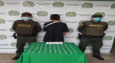 1 persona capturada-policías custodiando