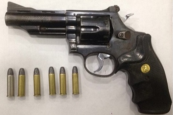 Se le incautó un revolver calibre 38 con munición