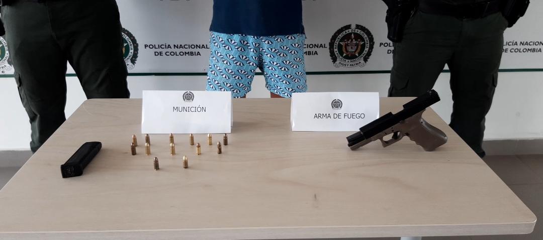 Dos ciudadanos capturados en flagrancia por el delito de fabricación, tráfico, porte o tenencia de armas de fuego, accesorios, partes o municiones.