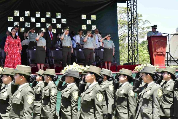 saludo  las autoridades asistentes ceremonia de ascenso 