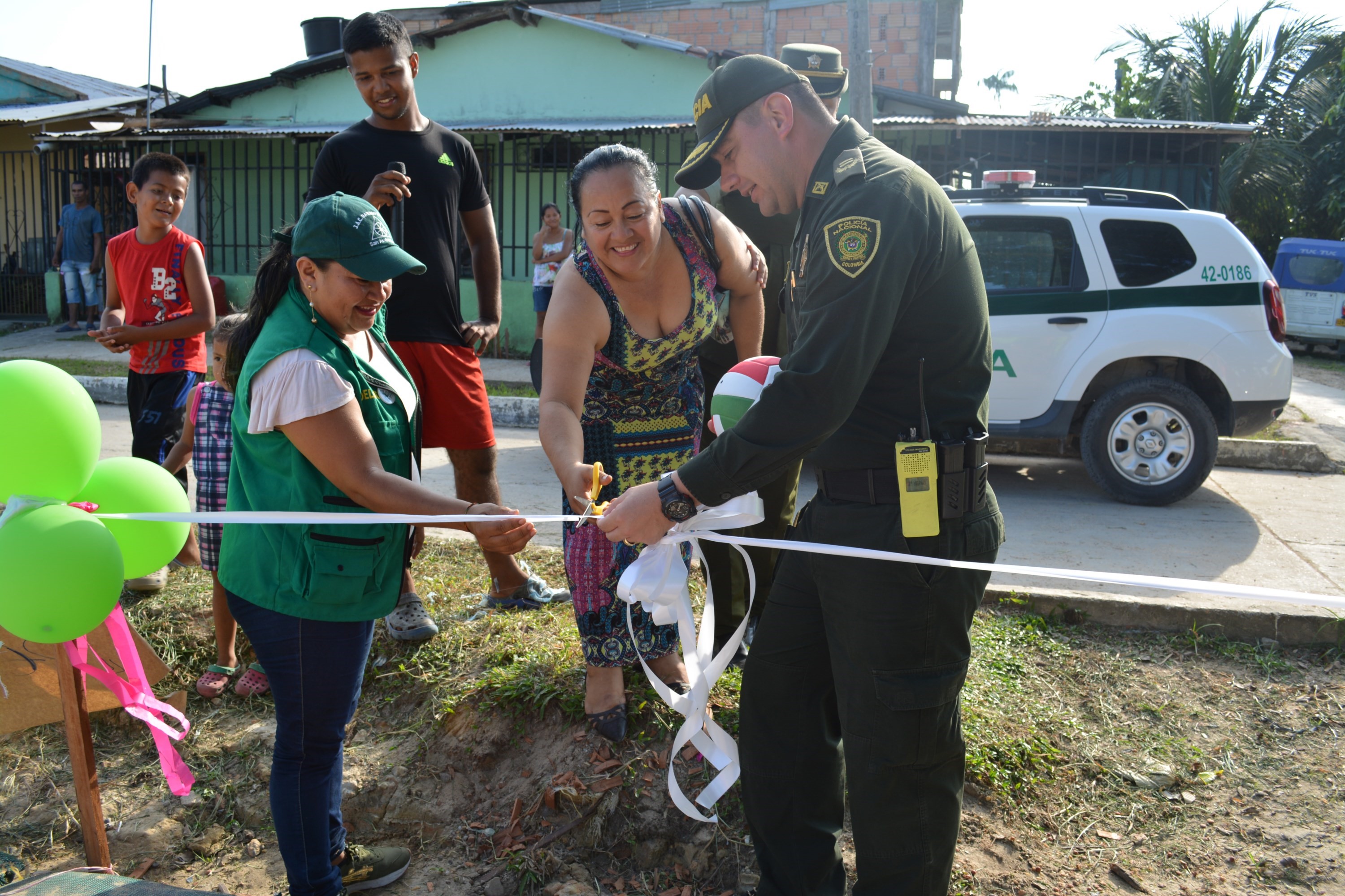 El trabajo conjunto y participativo de la comunidad y la policía conduce a la armonía social 