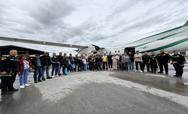 Directora de Bienestar Social y Familia saluda a familias que van a Tol&uacute;