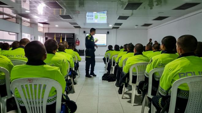 Socialización de los estándares mínimos profesionales a la Escuela Metropolitana de Bogotá