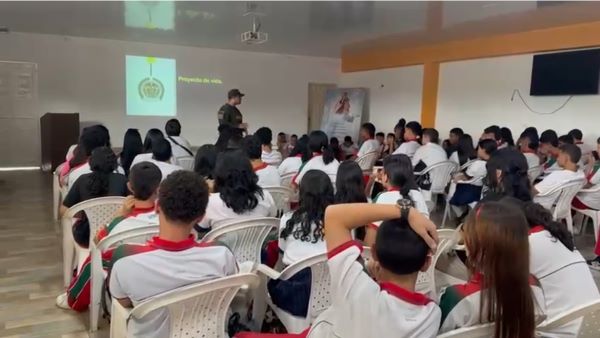 Policía Nacional promueve hábitos saludables y prevención del vapeo en instituciones educativas de Tuluá