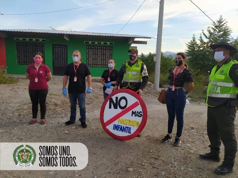 Con volantes informativos y figuras didácticas realizamos campañas de prevención.