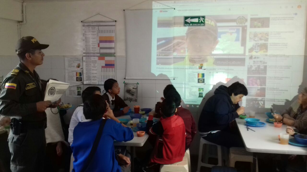 campaña-redes-sociales-ESMEB