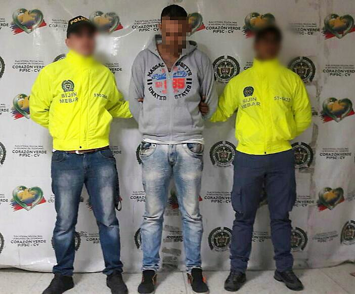 Esta persona es solicita por los delitos de homicidio agravado. 