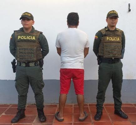 Un hombre capturado por el delito de violencia intrafamiliar