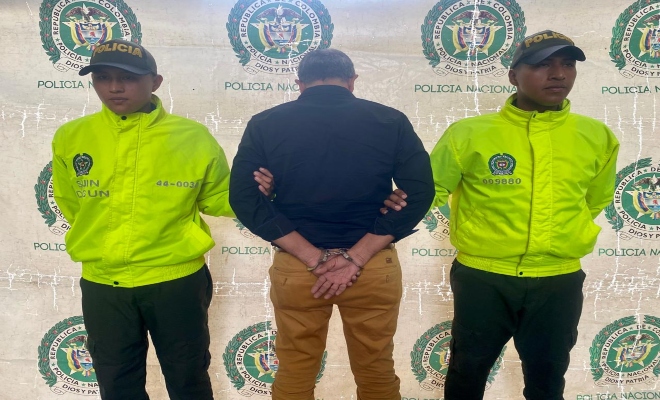 Capturado por el delito de contrato sin cumplimiento de los requisitos legales.