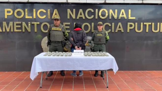 Capturada en flagrancia una persona que transportaba 100 mil dólares adheridos a su cuerpo   