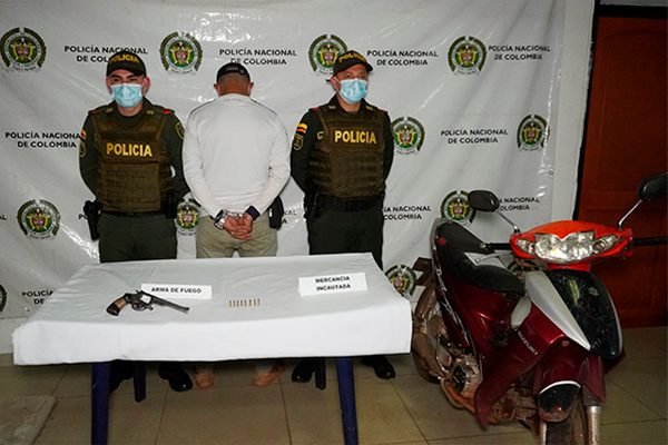 captura en flagrancia de un hombre 38 años de edad, portando un arma de fuego de forma ilegal