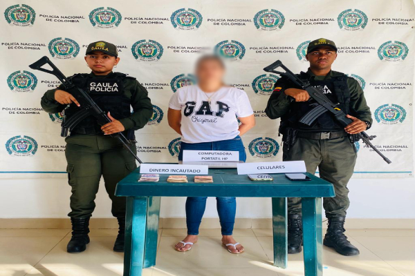 Capturan a una mujer en Fonseca cuando recibía dinero producto de una extorsión