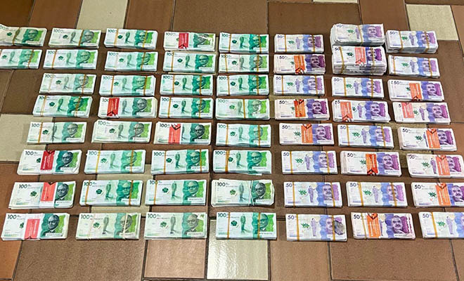 Siete personas capturadas en un vehículo