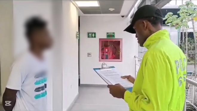 Capturado integrante de "La Local" en Buenaventura por homicidio agravado tras diligencias de allanamiento