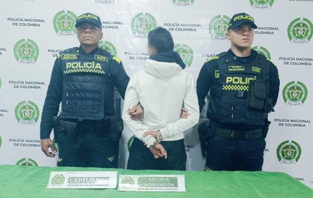 Por intimidar con un machete a una mujer, la policía captura a un hombre en el barrio San Sebastián