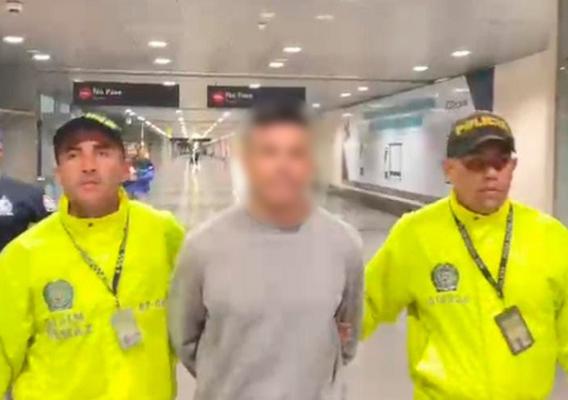 Un hombre fue capturado y era requerido mediante circular azul