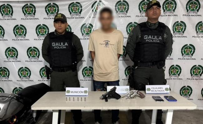 Al momento de su captura, fue sorprendido con dos armas de fuego