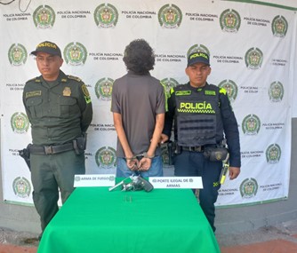 Emprendió la huida cuando se encontró a los uniformados