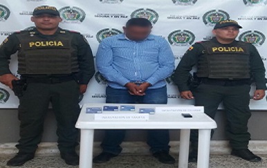 Portaba un documento falso para evadir a las autoridades