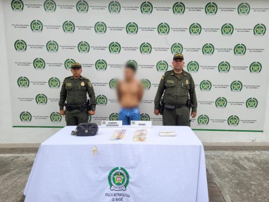 Este individuo habría hurtado elementos de un vehículo.