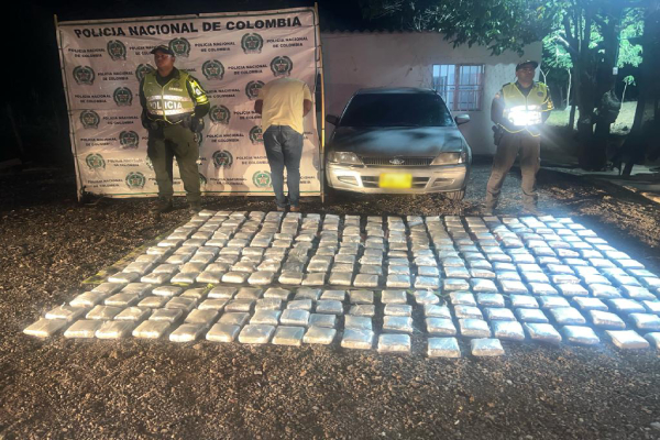 En las últimas horas, fue capturado un sujeto en zona rural de Hatonuevo transportando más de 123 kilogramos de marihuana