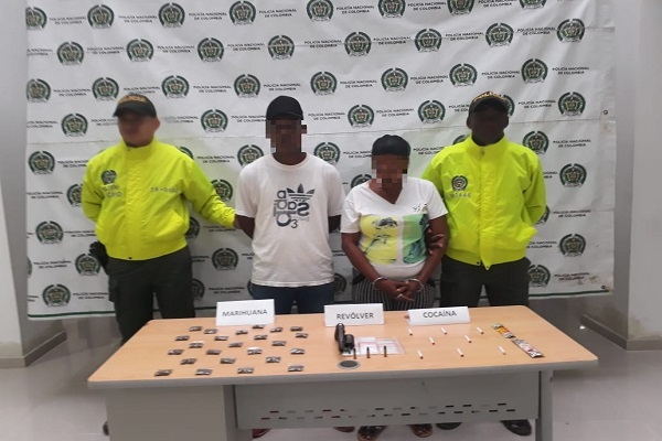 Capturamos-a-madre-e-hijo,-en-flagrancia-por-porte-y-tráfico-de-estupefacientes.