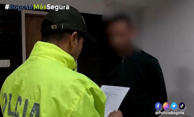 Toma fotografías de las partes íntimas de su hija menor 