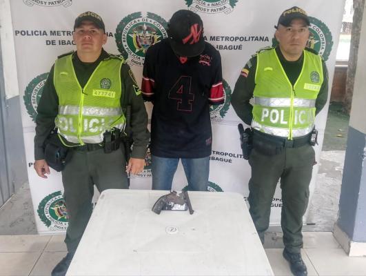 Tres personas fueron capturadas por el porte ilegal de armas de fuego