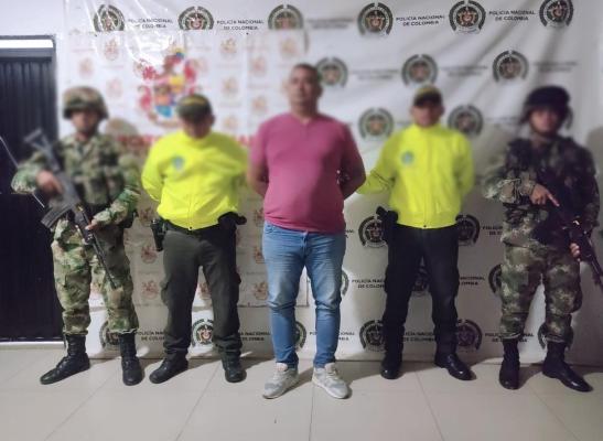 40 Días de investigaciones terminaron en captura de presunto partícipe de triple homicidio