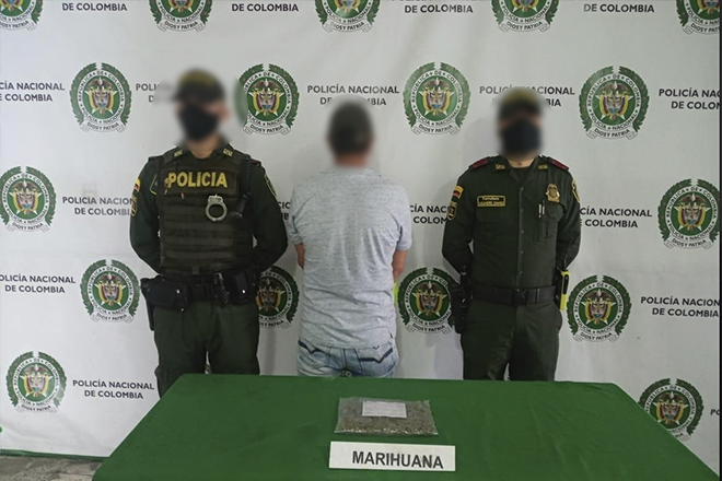 Fue capturado transportando 500 gramos de marihuana 