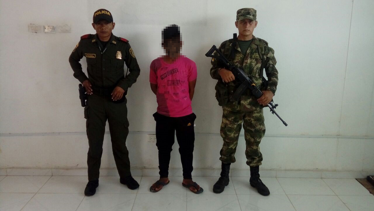 El joven portaba el estupefaciente en un bolso, merodeando el polideportivo 