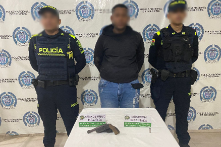 A un ciudadano se le halló en la pretina de la pantaloneta un arma de fuego tipo artesanal