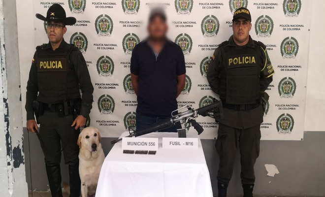 Capturado mientras transportaba un fusil en un bus de transporte público