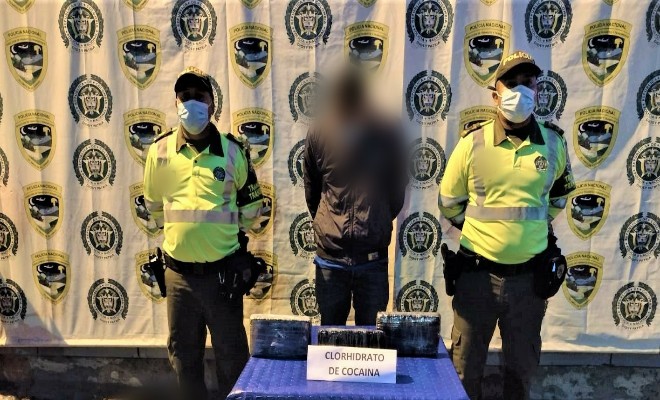 En horas de la madrugada Policía captura a un sujeto que transportaba estupefacientes por carreteras del Magdalena