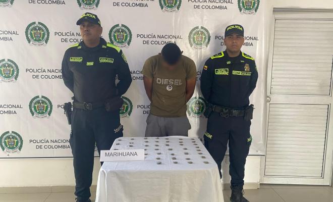 dos Policías y un ciudadano capturado