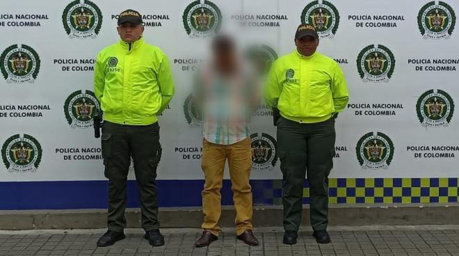 Una policía trabajó en encubierta para capturar a un presunto violador en Cali. 