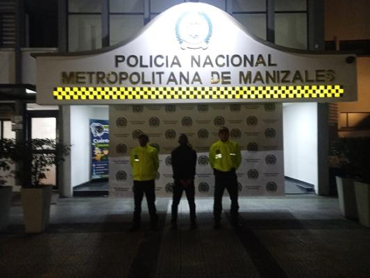 Un hombre fue capturado por el delito de violencia intrafamiliar  