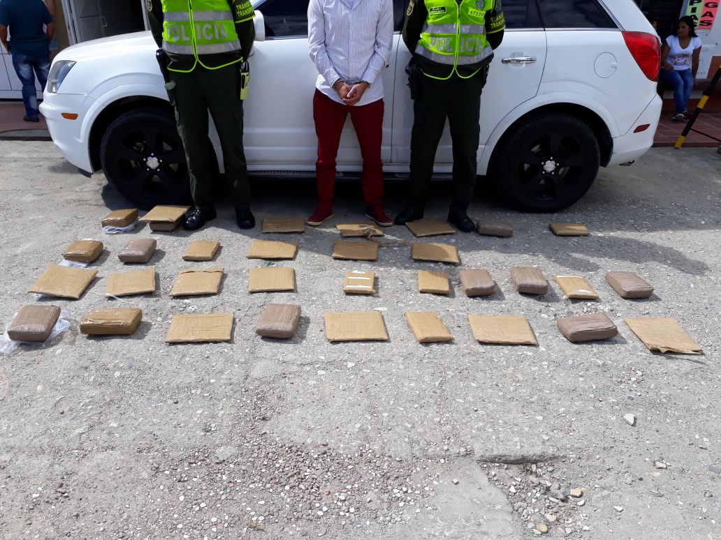 Transportaba-marihuana-en-las-carteras-del-vehículo