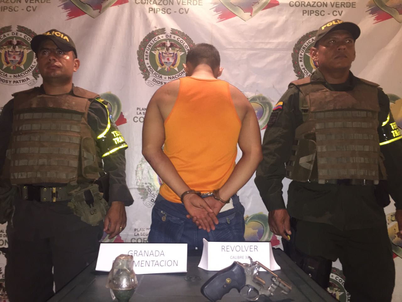 En el procedimiento policial se logró la incautación de un arma de fuego tipo revolver y una granada 