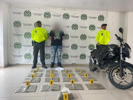 Capturado sujeto con más de 20 libras de marihuana transportada en dos maletas 