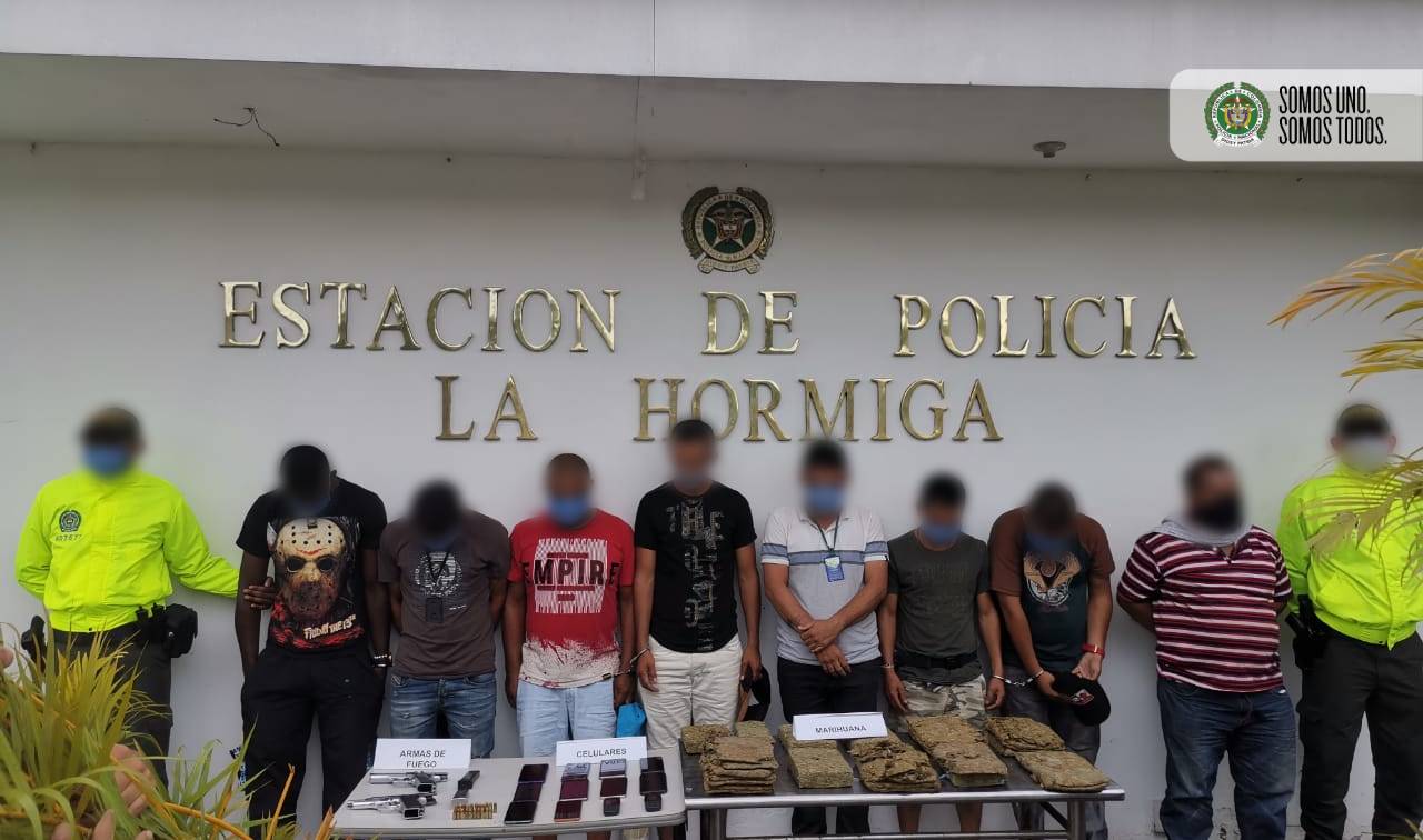 Capturados en flagrancia 8 integrantes de la Costru en el bajo Putumayo con dos armas de fuego y 12 kilos de marihuana.