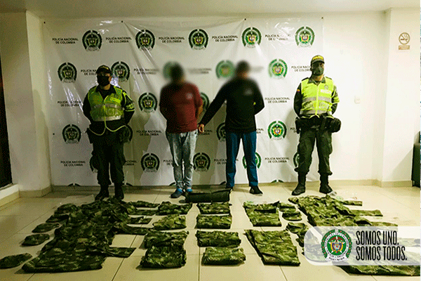 Captura de dos Sujetos en el Meta que Transportaban en la Modalidad de Caleta Prendas Militares 