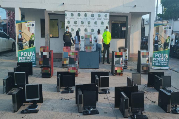 La Policía Fiscal y Aduanera capturó a dos personas en Maicao mediante operativo a juegos de azar