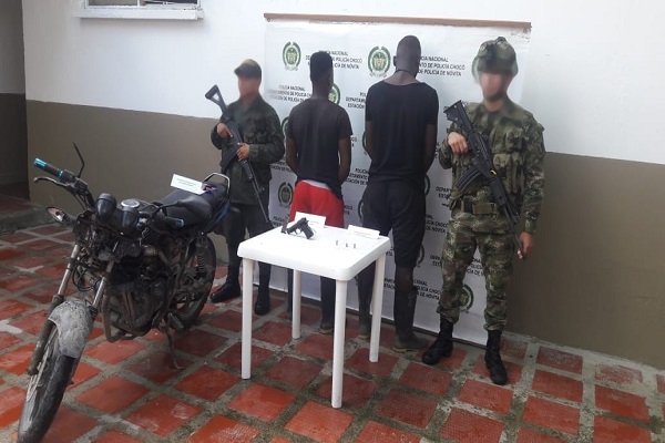 Capturamos a 02 hombres por porte ilegal de arma de fuego.