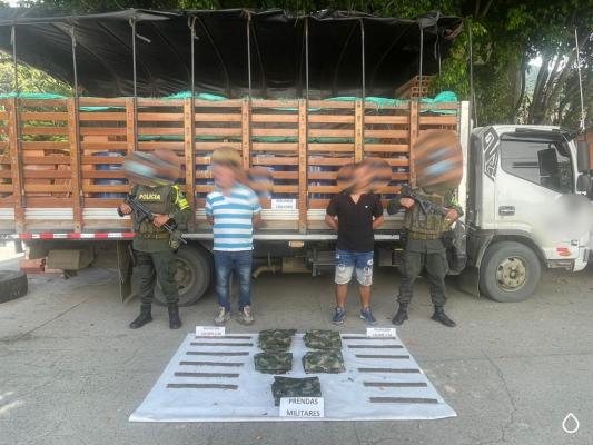 Capturados con prendas militares