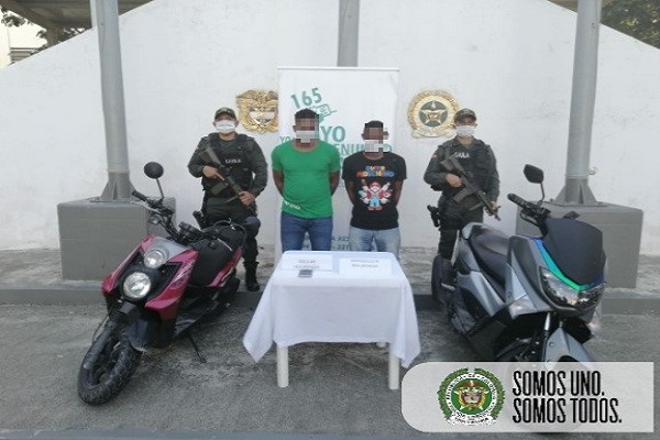 Capturados-en-flagrancia-cuando-recibían-dinero,-para-devolver-motocicleta-que-había-sido-hurtada