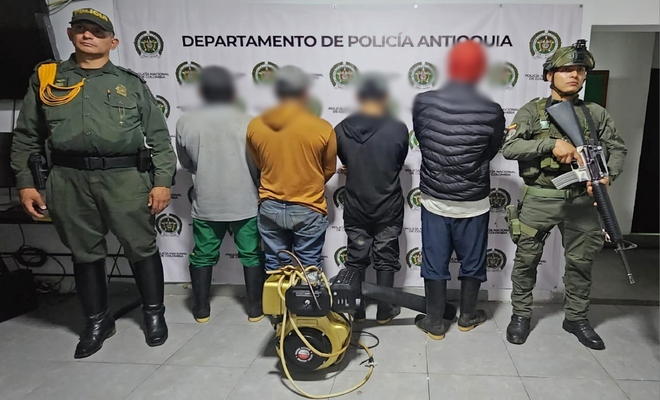 Grupo de Carabineros captura a cuatro hombres por explotación ilícita de yacimientos mineros