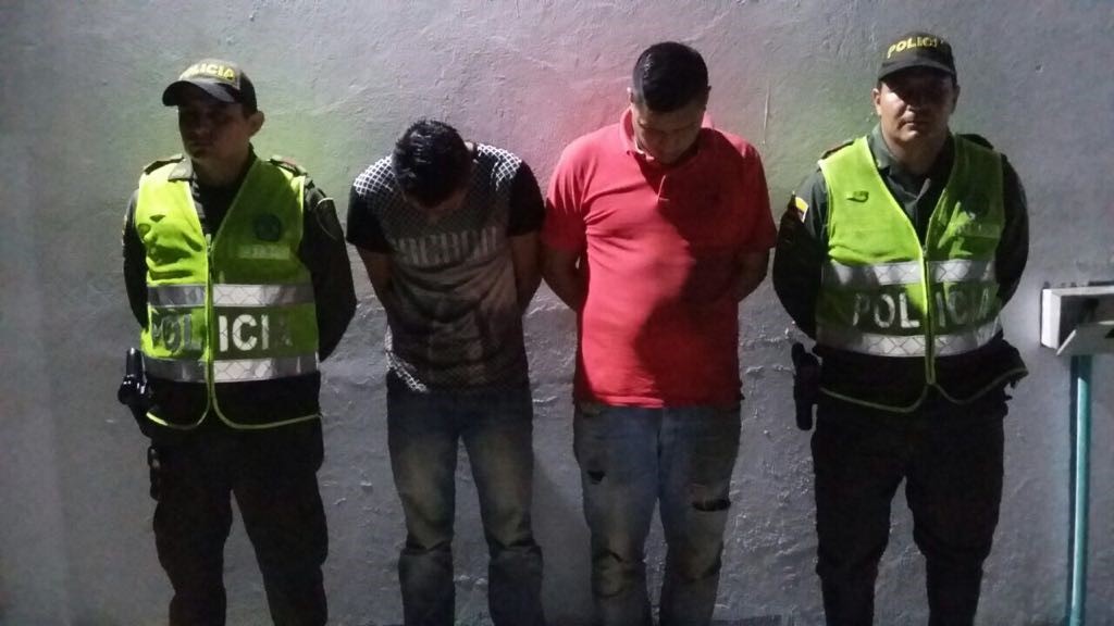 Los delincuentes no contaron con suerte, se les incautó un vehículo taxi en el que huyeron del lugar de los hechos