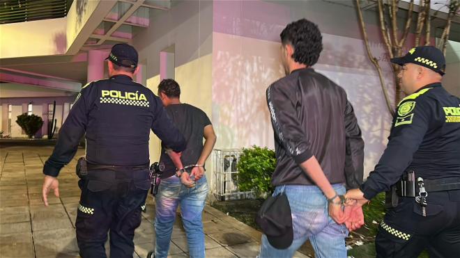 Capturados dos hombres que intimidaban con arma de fuego a ciudadanos en el centro de Bucaramanga  