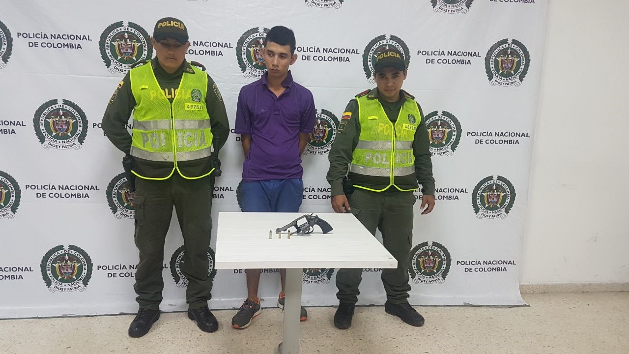 Estas personas responderán por los delitos de porte ilegal de armas y violación a habitación ajena